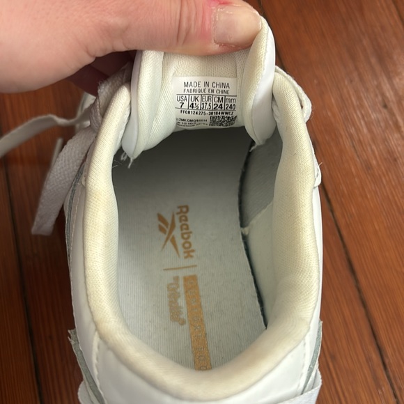 White Reebok Size 7 - Picture 5 of 5